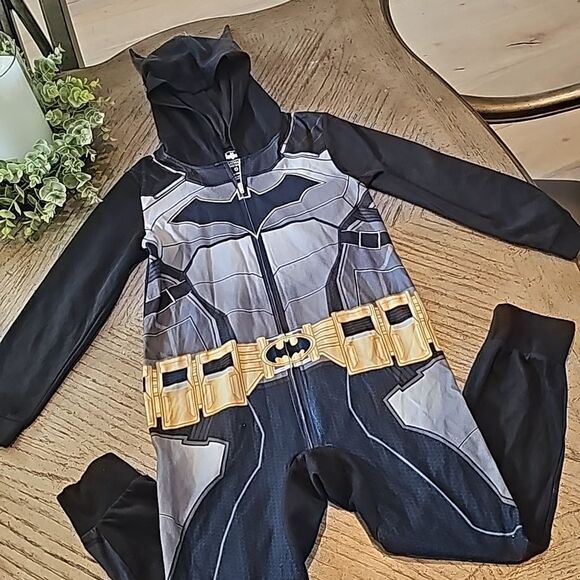 Batman pj onsie size 6 - Picture 1 of 16